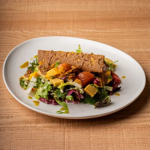 Salad with salmon and mango