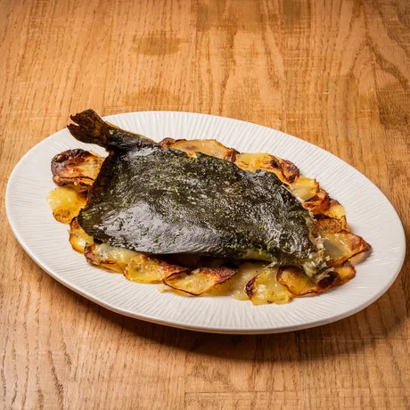 Rodaballo al horno con patata Panadera